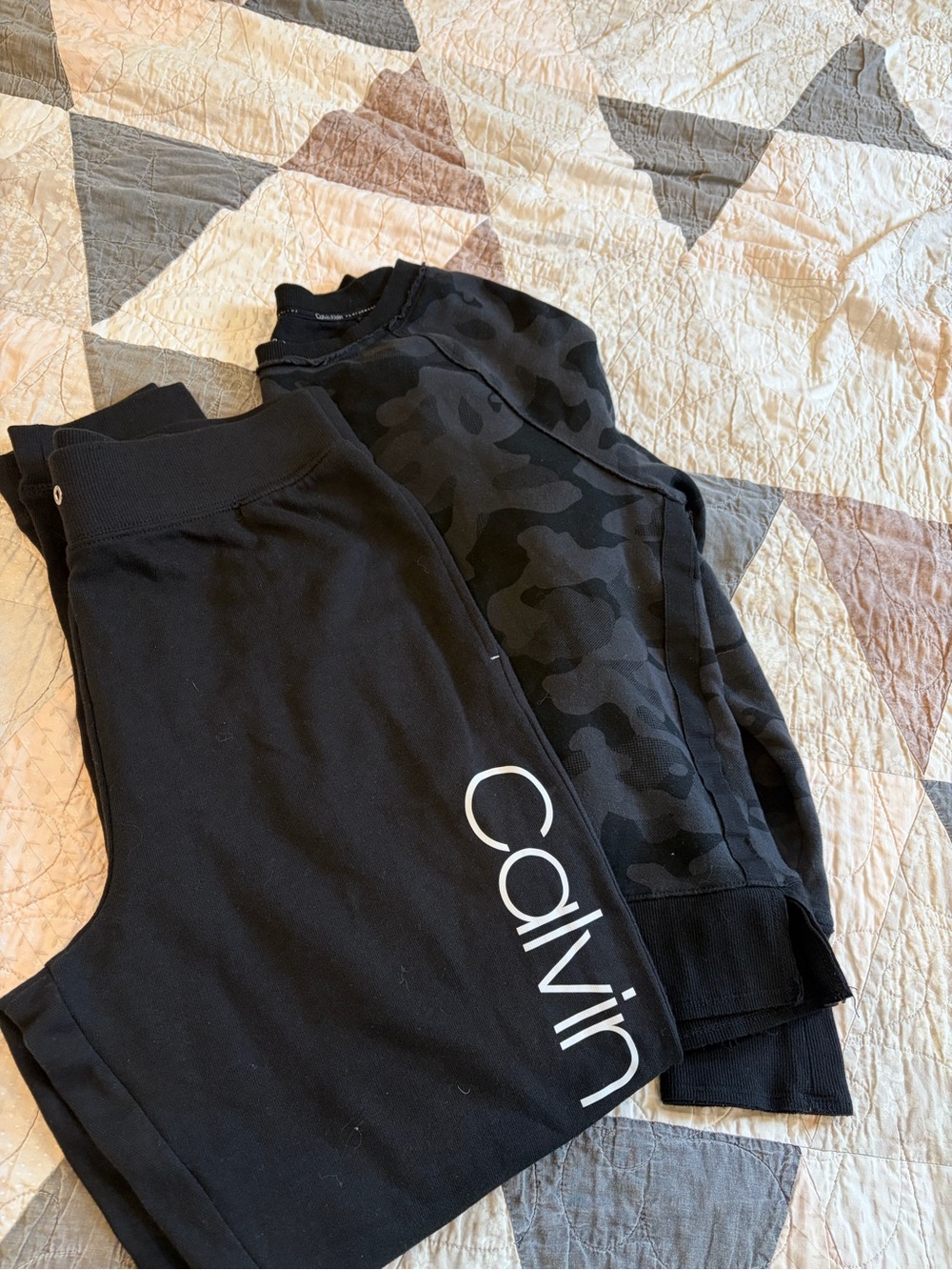 Calvin Klein Women’s sweatshirt (L) and joggers( M)